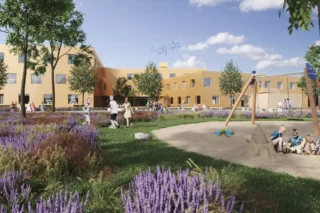 Visionsbild av skolan i gult på två och re våningar, med lekande barn på gården.