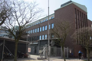 Vårdfastighet i tegel