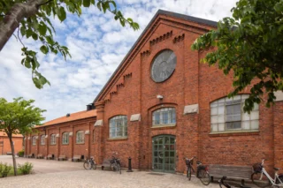 Gammal tegelbyggnad