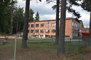 Skola med utegård