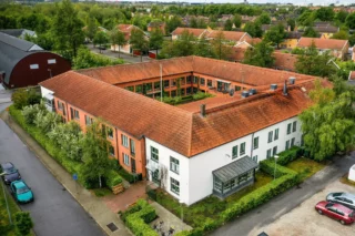 Flygfoto på storts flerbostadshus