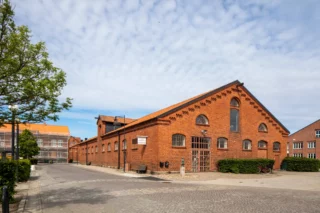 Gammal tegelbyggnad