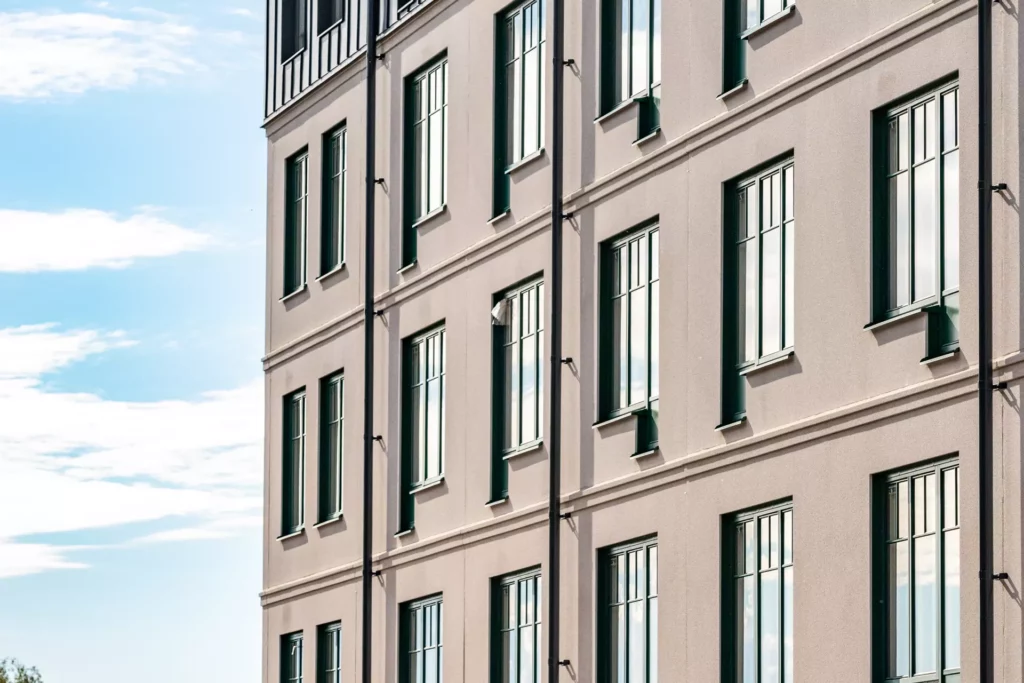 A detailed photo of the facade with lots of windows from the combined preschool and nursing home Vägen.